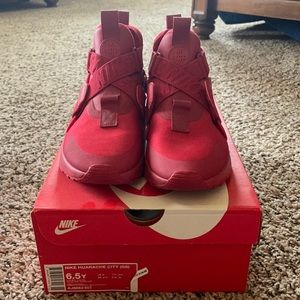 Nike Huarache City Size 6.5 Youth